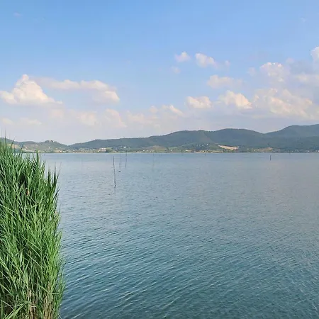 Holiday Villaggio Le Tre Isole San Feliciano Sul Trasimeno Peg011002 Cya דירה