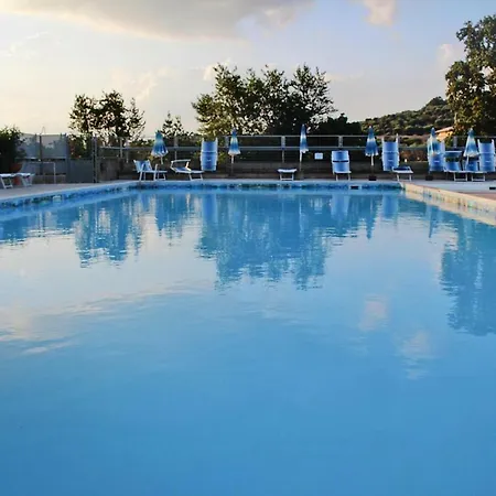 Holiday Villaggio Le Tre Isole San Feliciano Sul Trasimeno Peg011002 Cya דירה *