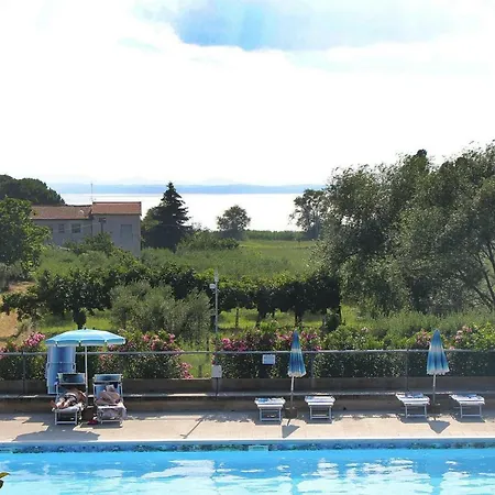 Holiday Villaggio Le Tre Isole San Feliciano Sul Trasimeno Peg011002 Cya * מאג'ונה