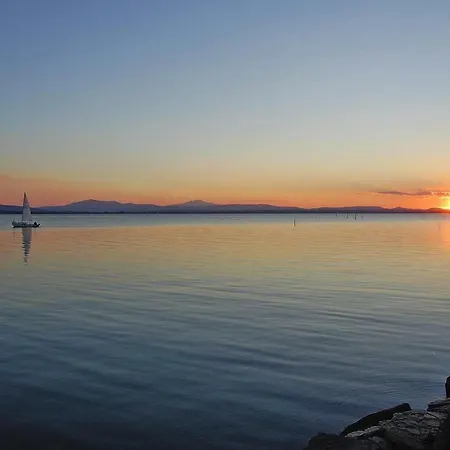 Holiday Villaggio Le Tre Isole San Feliciano Sul Trasimeno Peg011002 Cya מאג'ונה