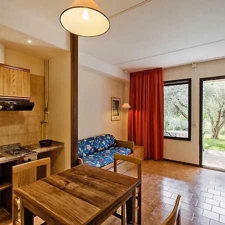 Holiday Villaggio Le Tre Isole San Feliciano Sul Trasimeno Peg011002 Cya מאג'ונה